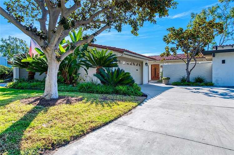 657 Vista Bonita Newport Beach, CA 92660