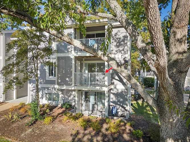 1028 Autumn Woods Ln #106 Virginia Beach, VA 23454 | MLS 10465975 Photo 1