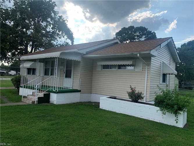 800 Hancock Ave Portsmouth, VA 23701 home for sale, MLS#10455126 - Crescas Real Estate Photo 1