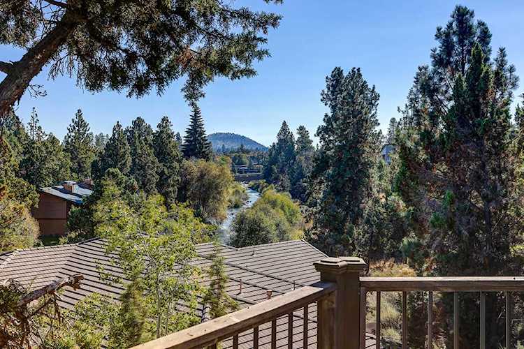 3134 NW Golf View Dr Bend, OR 97703 | MLS 220155213 Photo 1