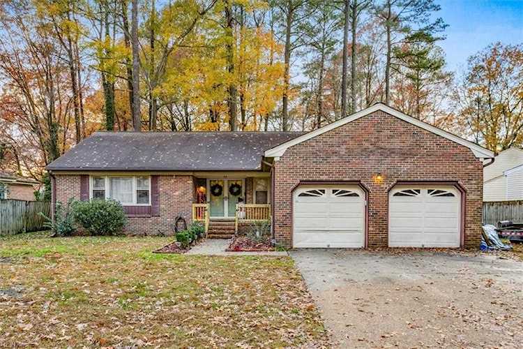 45 Magna Carta Dr Newport News, VA 23608 | MLS 10466062 Photo 1