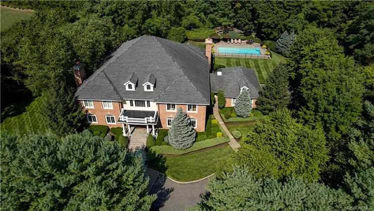 16 Knightsbridge Manor Road Purchase, NY 10577