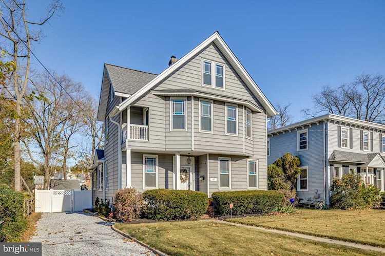 47 Church St Beverly, NJ 08010