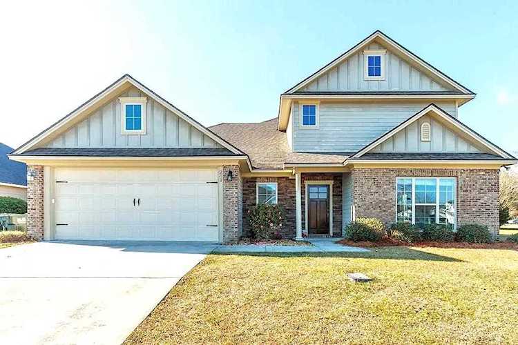 201 Bobwhite Trail Hahira, GA 31632