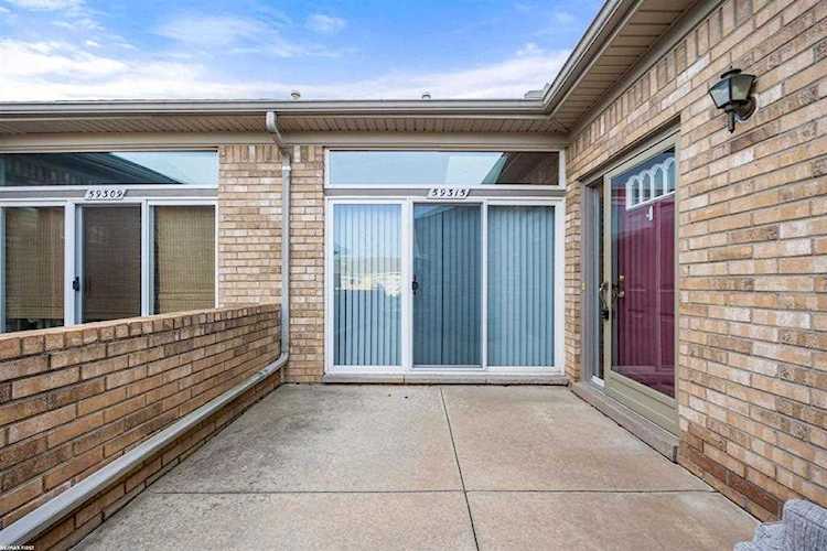 59315 Royal Oak Ct Washington Twp, MI 48094