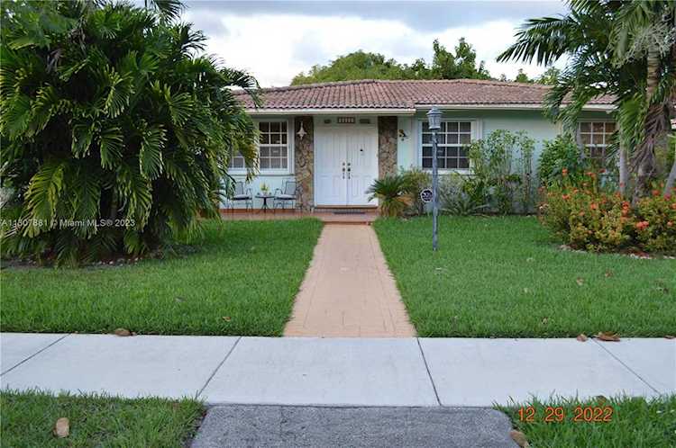 8111 SW 35th Ter Miami, FL 33155