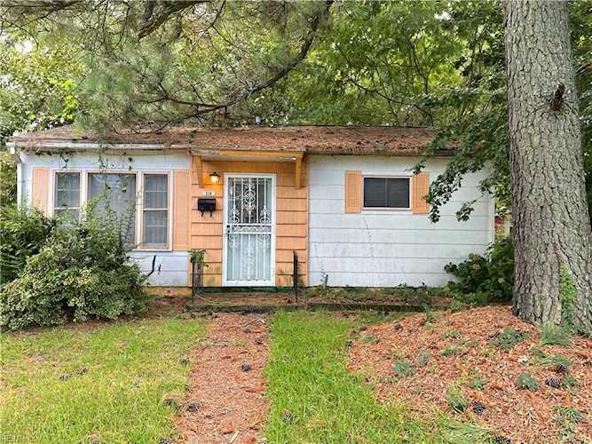 319 Beechdale Rd Portsmouth, VA 23701 home for sale, MLS#10466145 - Crescas Real Estate Photo 1