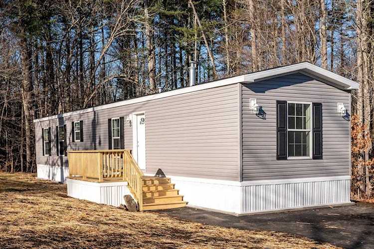 18 Cedar Ln Lee, NH 03861