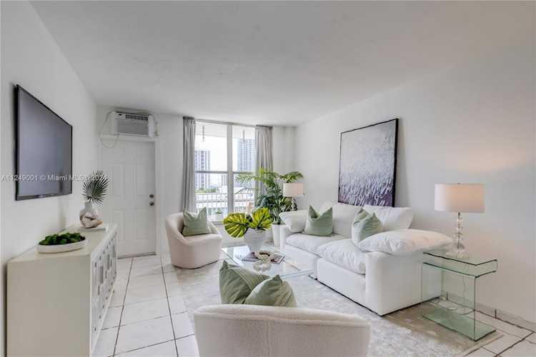 1300 Lincoln Rd #B802 Miami Beach, FL 33139