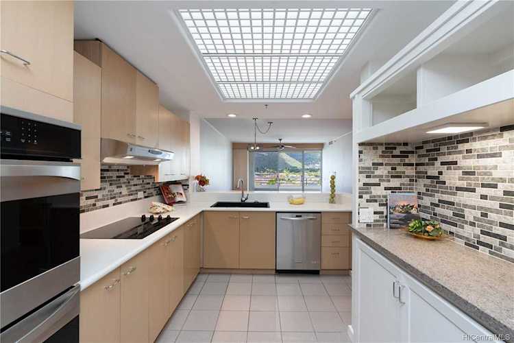 1 Keahole Place #2503 Honolulu, HI 96825