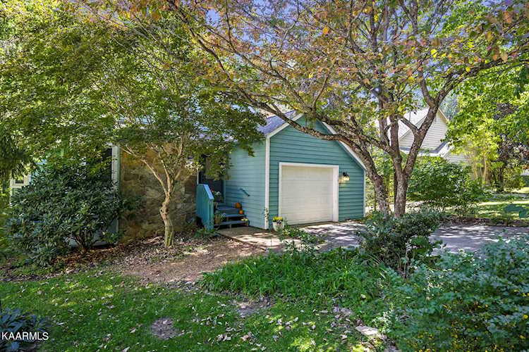 38 Hickory Cove Ln Crossville, TN 38558