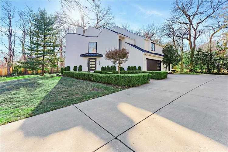 4210 W 102nd St Overland Park, KS 66207