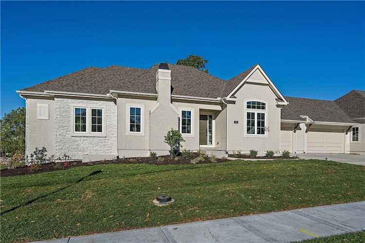7201 Allman Dr Shawnee, KS 66217