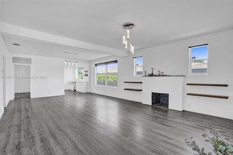 1114 SW 11th Ave Miami, FL 33129