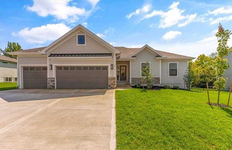 1814 Alpine Dr Pleasant Hill, MO 64080