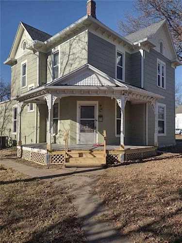 104 N High St Butler, MO 64730
