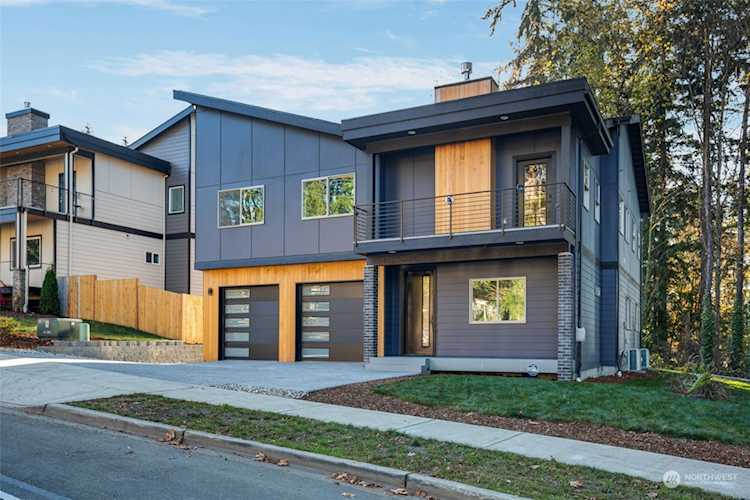 6716 228th St SW Mountlake Terrace, WA 98043