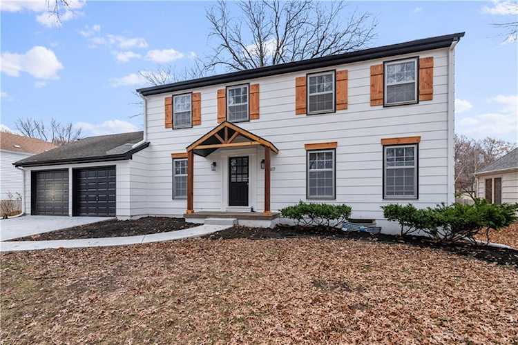 9817 Russell St Overland Park, KS 66212