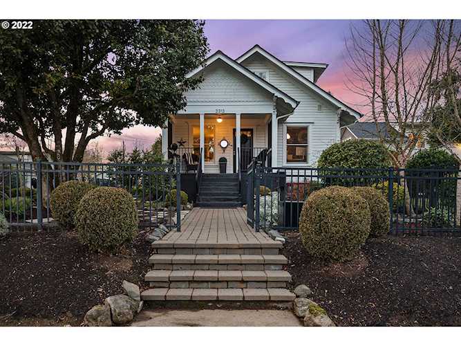 2212 5th AVE West Linn, OR 97068