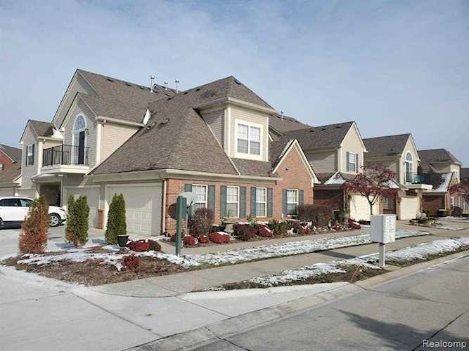 7779 Ambassador Shelby Twp, MI 48316