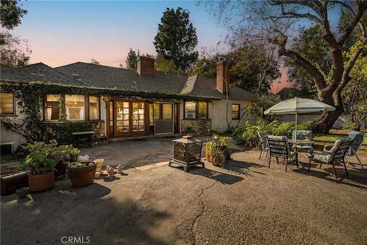 4624 St Clair Valley Village, CA 91607
