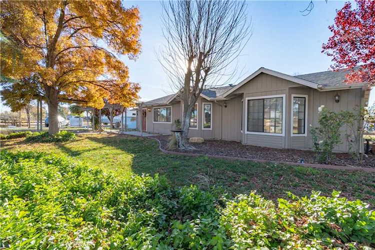 5925 Whispering Oak Way Paso Robles, CA 93446