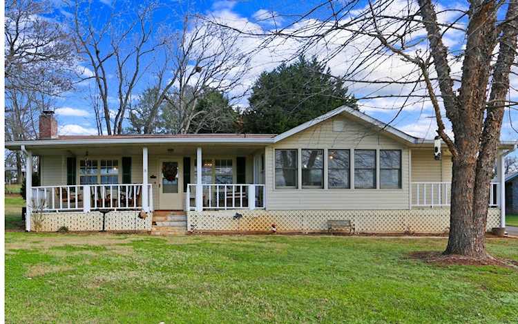 774 Hiawassee Estates Dr Hiawassee, GA 30546