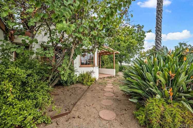 824 Mason Rd Vista, CA 92084