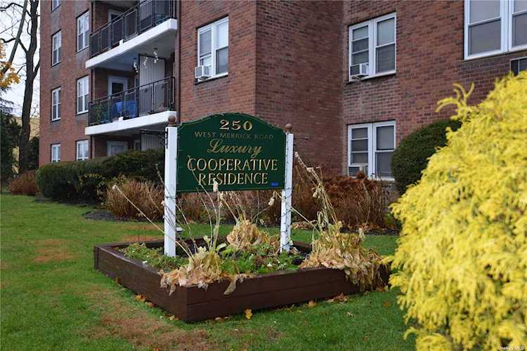 250 W Merrick Road #3Q Freeport, NY 11520