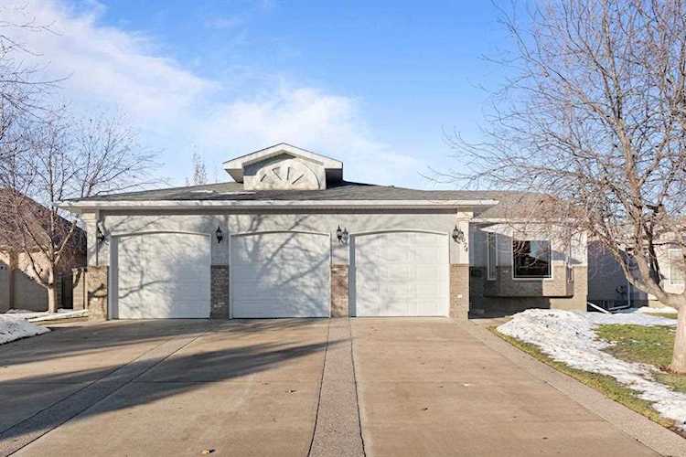 3074 SW Cottonwood Way Medicine Hat, AB T1B4J6