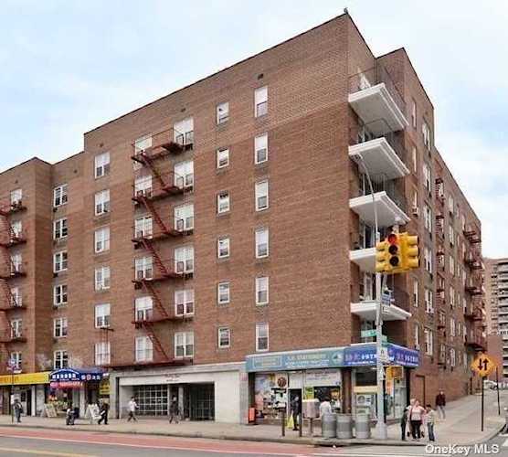 42-95 Main Street #5F Flushing, NY 11355
