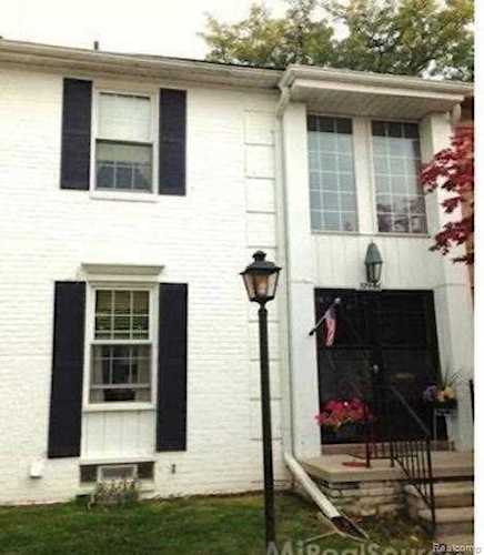 37596 Charter Oaks, Clinton Township, MI 48036 in Fox Chase Sec 05|Macomb MLS# 60176478 Photo 1