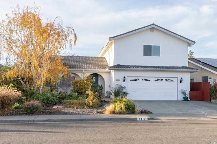 1317 Glenwood Drive Petaluma, CA 94954
