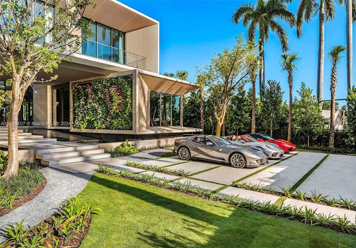98 La Gorce Cir Miami Beach, FL 33141