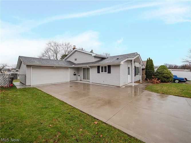 2610 Friar Dr Parma, OH 44134