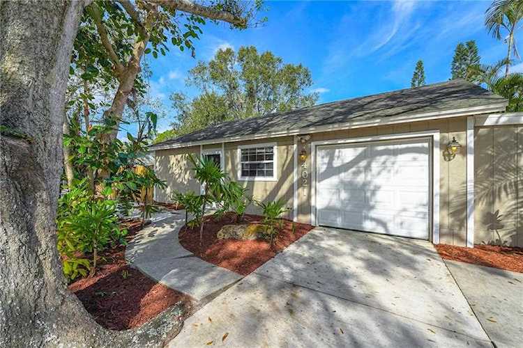 4021 Vana Dr Sarasota, FL 34241