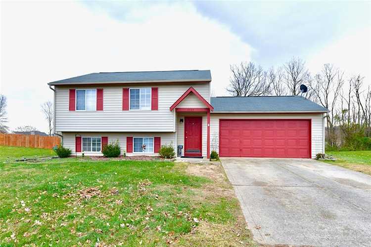2323 Chaucer Dr Columbus, IN 47201