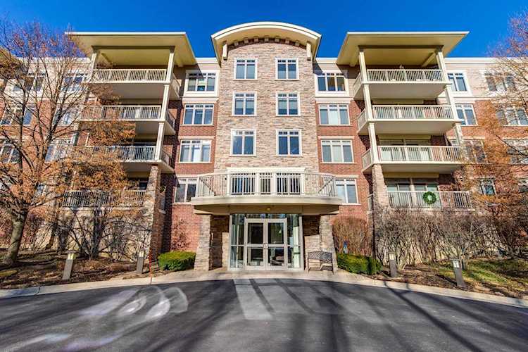 425 Benjamin Dr #407 Vernon Hills, IL 60061 | MLS 11682940 Photo 1