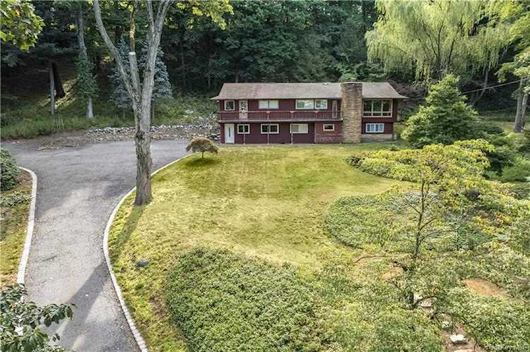 680 Fieldstone Court Yorktown Heights, NY 10598