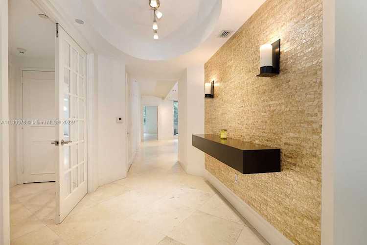 791 Crandon Blvd #202 Key Biscayne, FL 33149