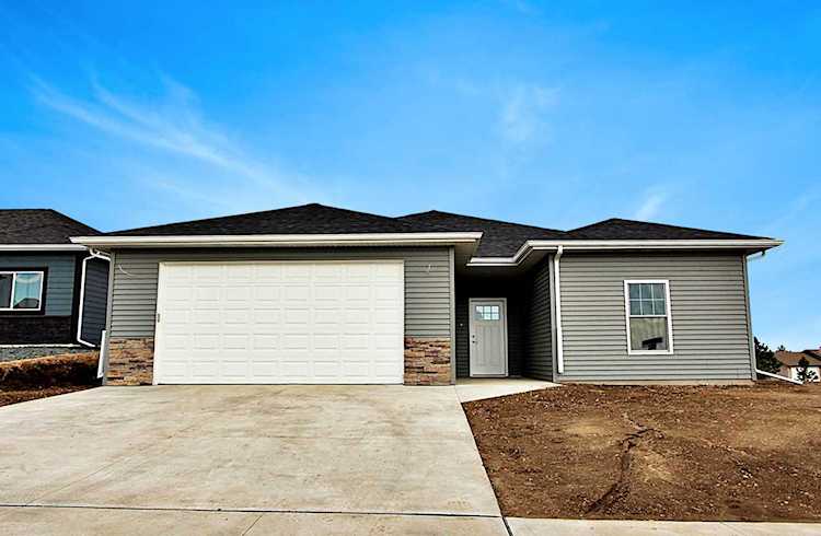 1 Mulberry Loop Minot, ND 58703