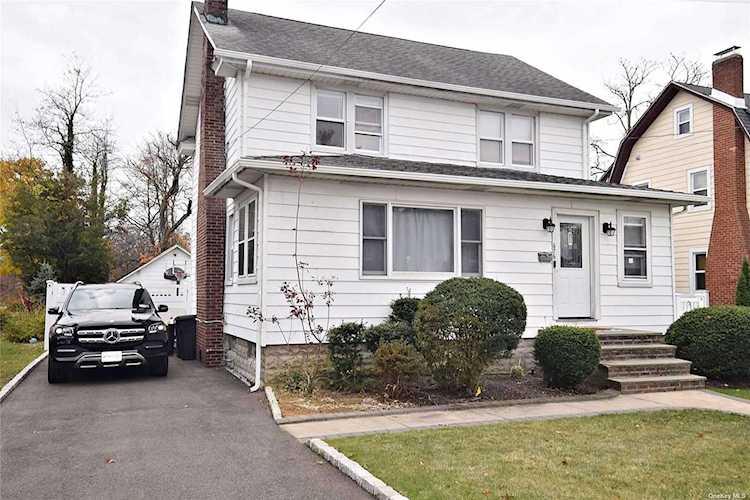 676 Lakeside Drive Baldwin, NY 11510