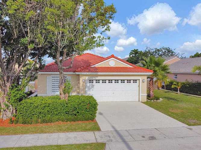 18901 NW 12th St Pembroke Pines, FL 33029