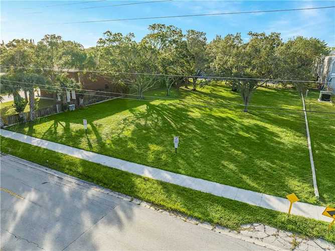 695 18th St Vero Beach, FL 32960