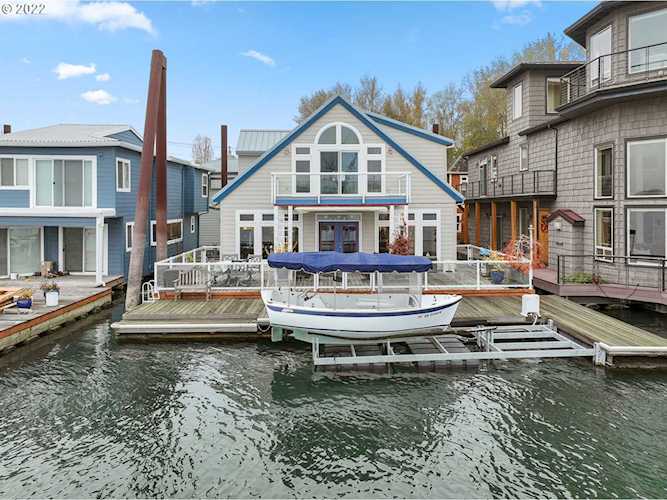 2630 N Hayden Island DR #8 Portland, OR 97217