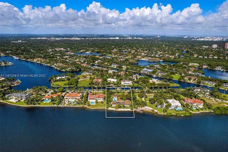 140 Arvida Pkwy Coral Gables, FL 33156
