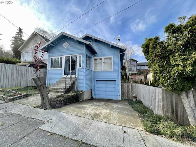2154 Sherman AVE North Bend, OR 97459
