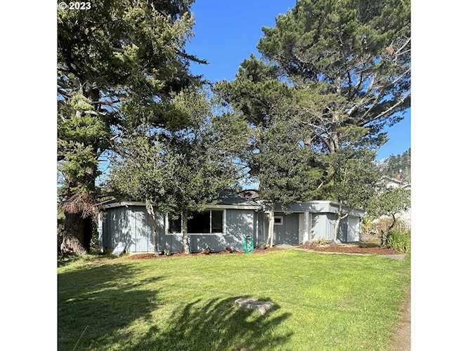 29463 Russell ST Gold Beach, OR 97444