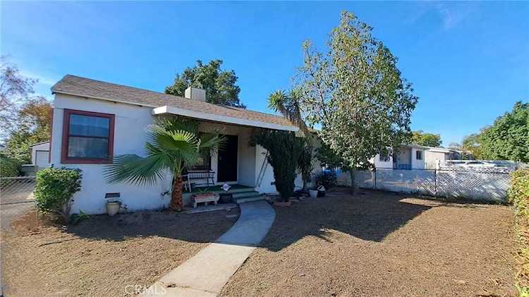 1581 W 21st St San Bernardino, CA 92411