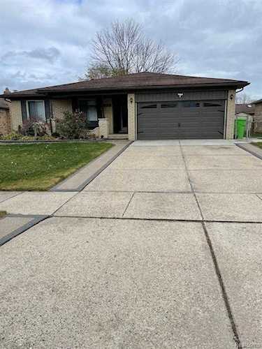 46330 Peach Grove Macomb, MI 48044